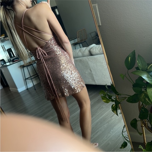 Rose gold sequin dress - Picture 2 of 2